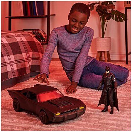 DC Comics Batman Batmobile With 30-cm Figure, The Batman Movie Collectible, Kids' Toys for Boys and Girls Aged 4 and Upの画像