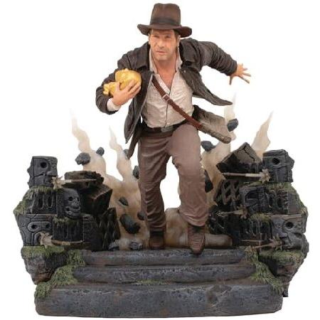 Diamond Select Toys Indiana Jones and The Raiders of The Lost Ark: Escape with Idol Deluxe Gallery Statue | 