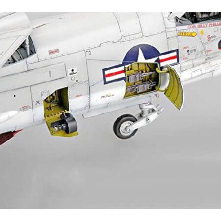 FMOCHANGMDP Fighter 3D Puzzles Plastic Model Kits， 1/32 Scale F-8E Crusader Fighter Model， Adult Toys and Gift，20.4 x 13.2Inchs_3