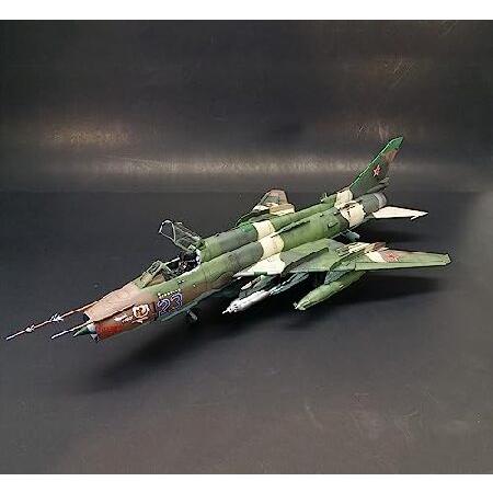 FMOCHANGMDP Fighter 3D Puzzles Plastic Model Kits， 1/48 Scale Su-17M4 Fitter-k Fighter-Bomber Model， Adult Toys and Gift， 15.6 x 11.2Inchs