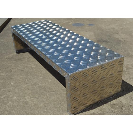 アルミ縞(シマ)板製ベンチ　耐荷重約150kg　縞模様がおしゃれなアウトドアベンチ！ 【27,500円税込・全国一律送料無料】 |  | 02
