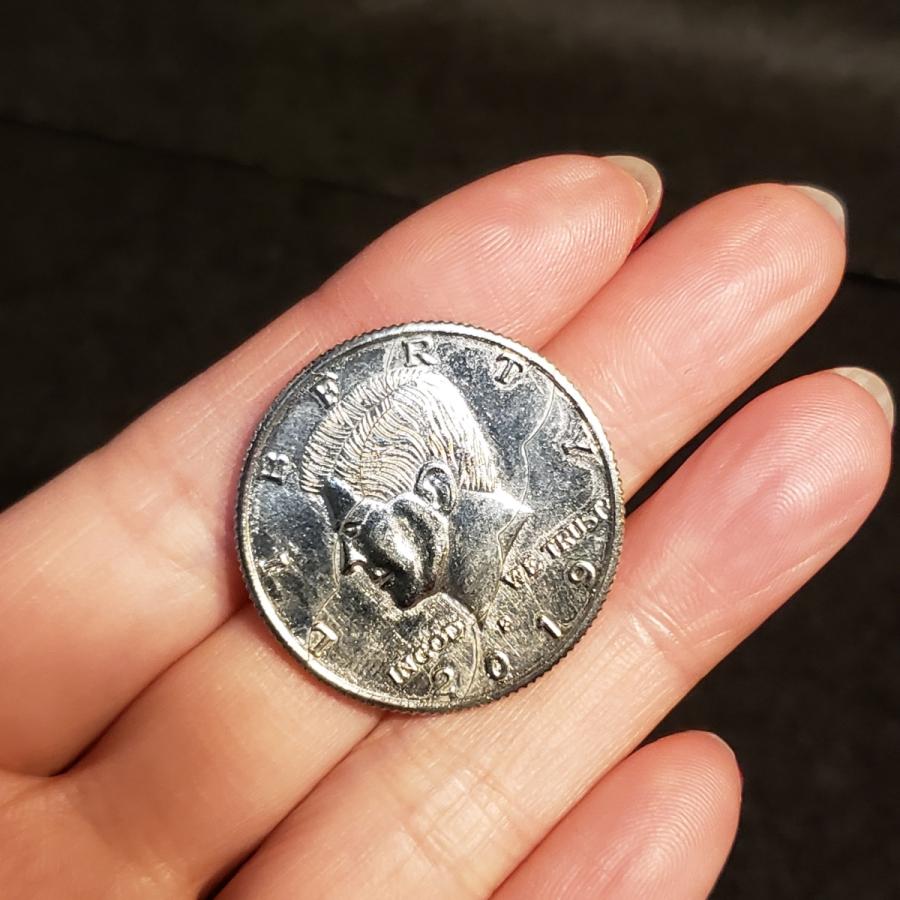 手品屋 フォールディングコイン・ハーフダラー＜コインがボトルの中に入るマジック！などができる特殊なコイン＞忘年会、結婚式、宴会 : 手品屋 - 通販  - Yahoo!ショッピング