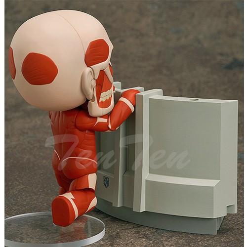 進撃の巨人 フィギュア ねんどろいど 超大型巨人 ＆ 進撃のプレイ