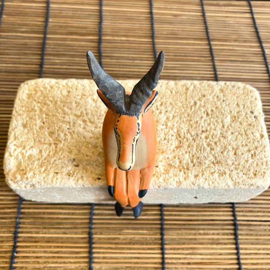 ガゼル 腰掛 オブジェ 木彫り ケニア製 アニマル 置物 インテリア アフリカ 座りオブジェ |  | 10