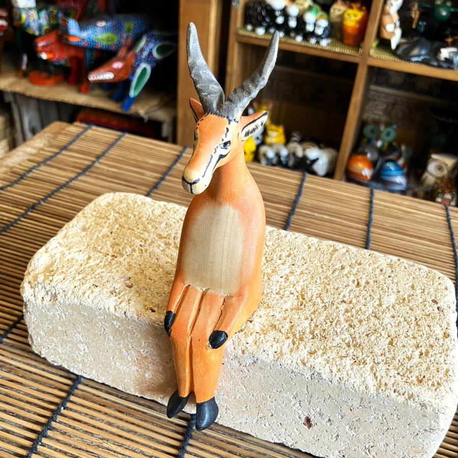 ガゼル 腰掛 オブジェ 木彫り ケニア製 アニマル 置物 インテリア アフリカ 座りオブジェ |  | 11
