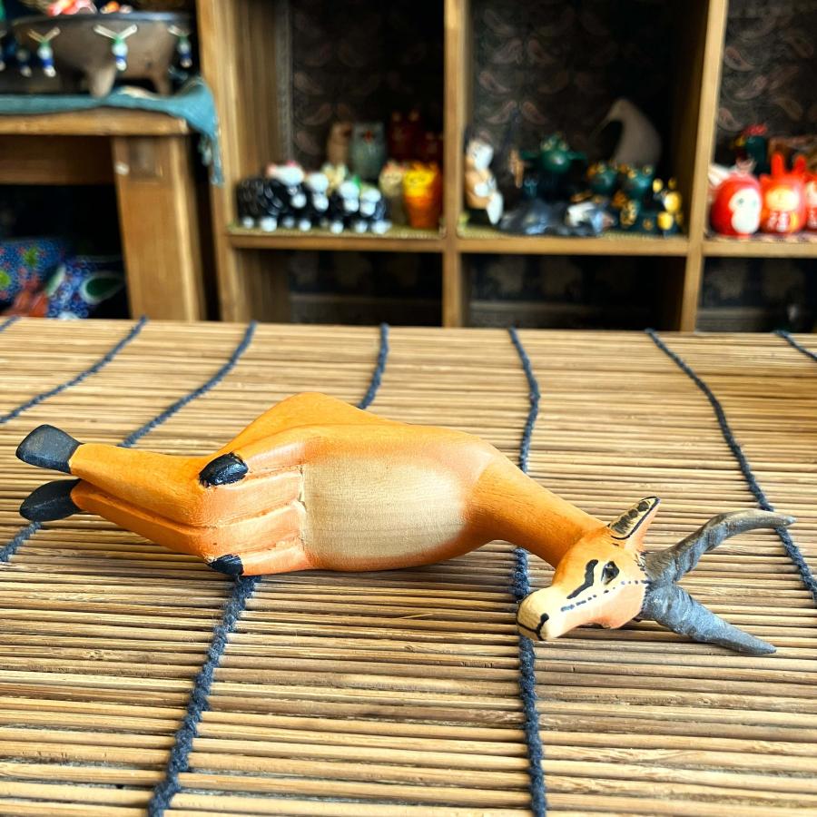 ガゼル 腰掛 オブジェ 木彫り ケニア製 アニマル 置物 インテリア アフリカ 座りオブジェ |  | 12