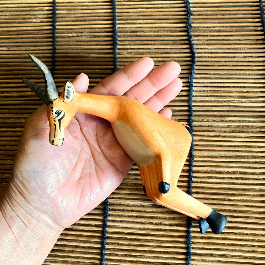 ガゼル 腰掛 オブジェ 木彫り ケニア製 アニマル 置物 インテリア アフリカ 座りオブジェ |  | 13