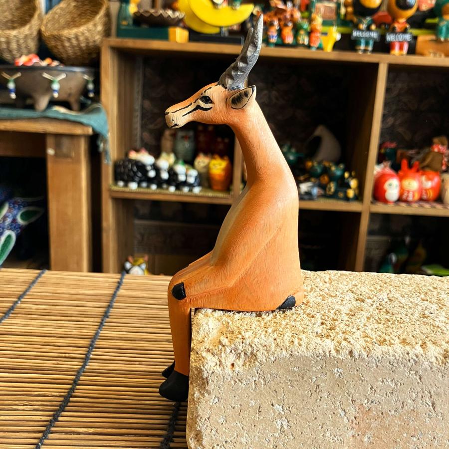 ガゼル 腰掛 オブジェ 木彫り ケニア製 アニマル 置物 インテリア アフリカ 座りオブジェ |  | 01