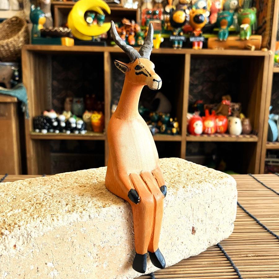 ガゼル 腰掛 オブジェ 木彫り ケニア製 アニマル 置物 インテリア アフリカ 座りオブジェ |  | 05