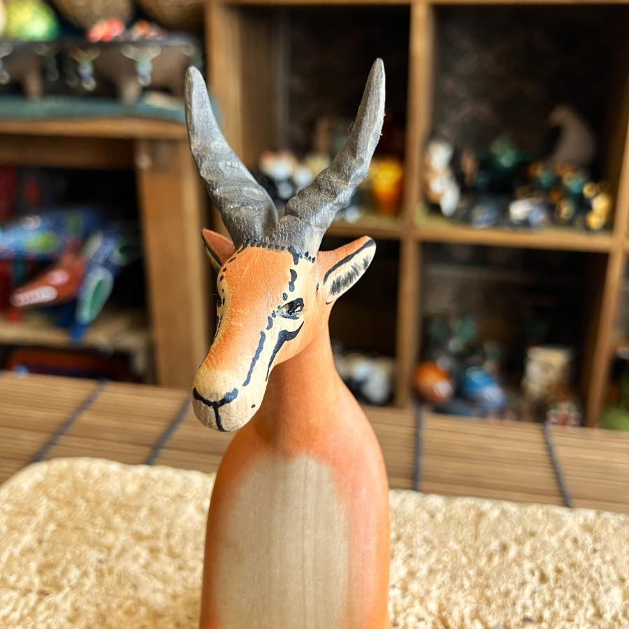 ガゼル 腰掛 オブジェ 木彫り ケニア製 アニマル 置物 インテリア アフリカ 座りオブジェ |  | 06