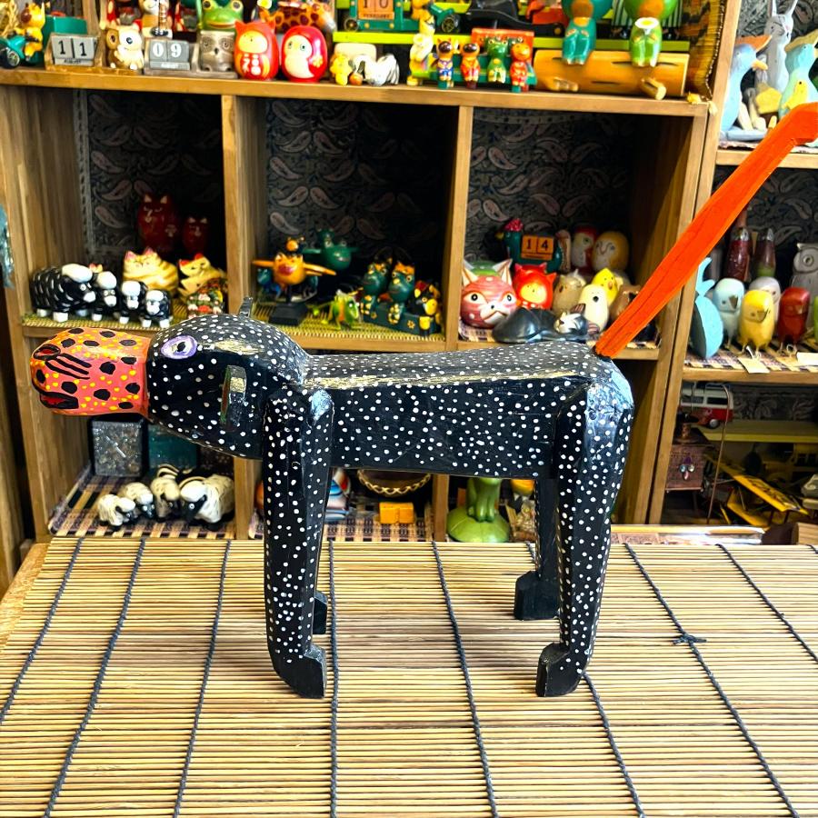 サル オブジェ 木彫り Ｌサイズ 動物 置物 グァテマラ アニマル 大きめサイズ 木製 手作り 個性的 インテリアオブジェ |  | 01