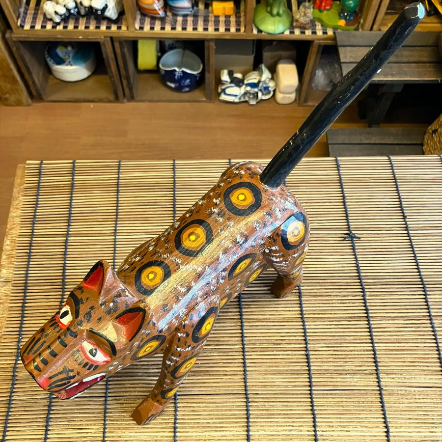 ネコ オブジェ 木彫り Ｌサイズ ブラウン 動物 置物 グァテマラ アニマル 大きめサイズ 木製 手作り 個性的 インテリアオブジェ |  | 11