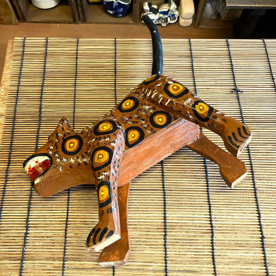 ネコ オブジェ 木彫り Ｌサイズ ブラウン 動物 置物 グァテマラ アニマル 大きめサイズ 木製 手作り 個性的 インテリアオブジェ |  | 12