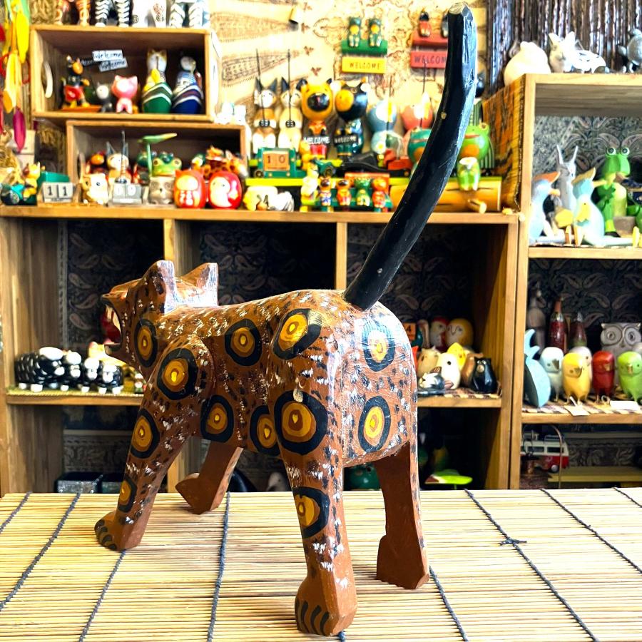 ネコ オブジェ 木彫り Ｌサイズ ブラウン 動物 置物 グァテマラ アニマル 大きめサイズ 木製 手作り 個性的 インテリアオブジェ |  | 01