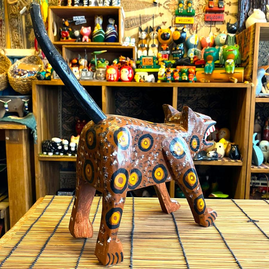 ネコ オブジェ 木彫り Ｌサイズ ブラウン 動物 置物 グァテマラ アニマル 大きめサイズ 木製 手作り 個性的 インテリアオブジェ |  | 03