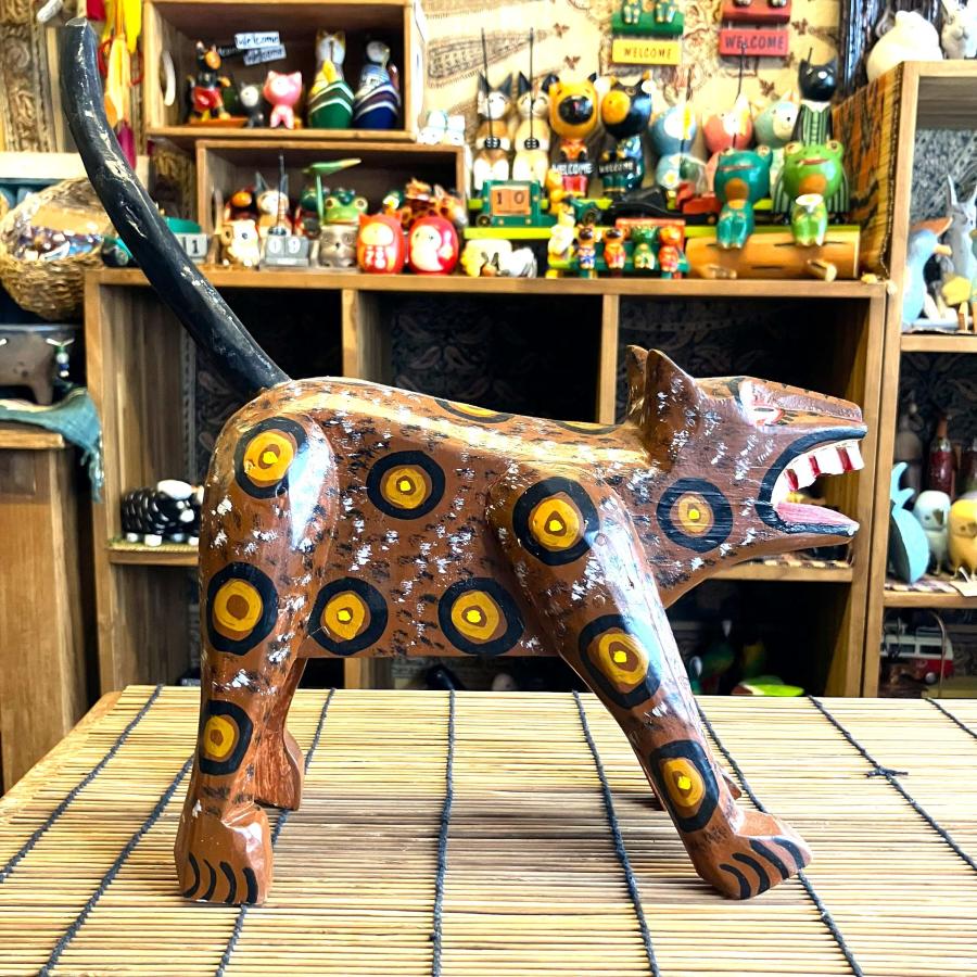 ネコ オブジェ 木彫り Ｌサイズ ブラウン 動物 置物 グァテマラ アニマル 大きめサイズ 木製 手作り 個性的 インテリアオブジェ |  | 04