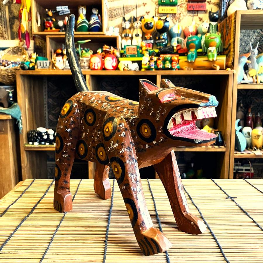 ネコ オブジェ 木彫り Ｌサイズ ブラウン 動物 置物 グァテマラ アニマル 大きめサイズ 木製 手作り 個性的 インテリアオブジェ |  | 05