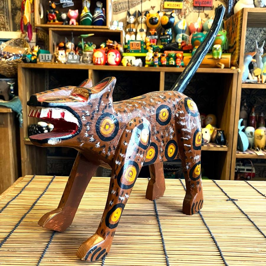 ネコ オブジェ 木彫り Ｌサイズ ブラウン 動物 置物 グァテマラ アニマル 大きめサイズ 木製 手作り 個性的 インテリアオブジェ |  | 07