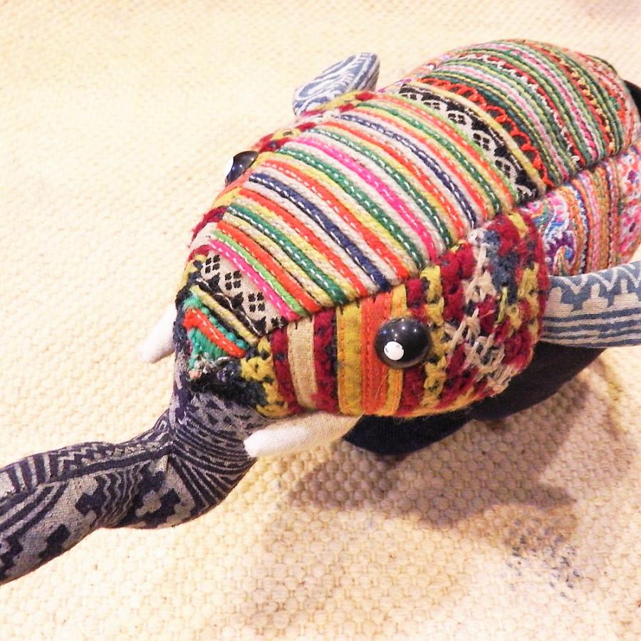 ゾウ 象 オブジェ ぬいぐるみ アジアン雑貨 モン族 可愛い 布製 手作り ベトナム製 インテリア雑貨 |  | 11