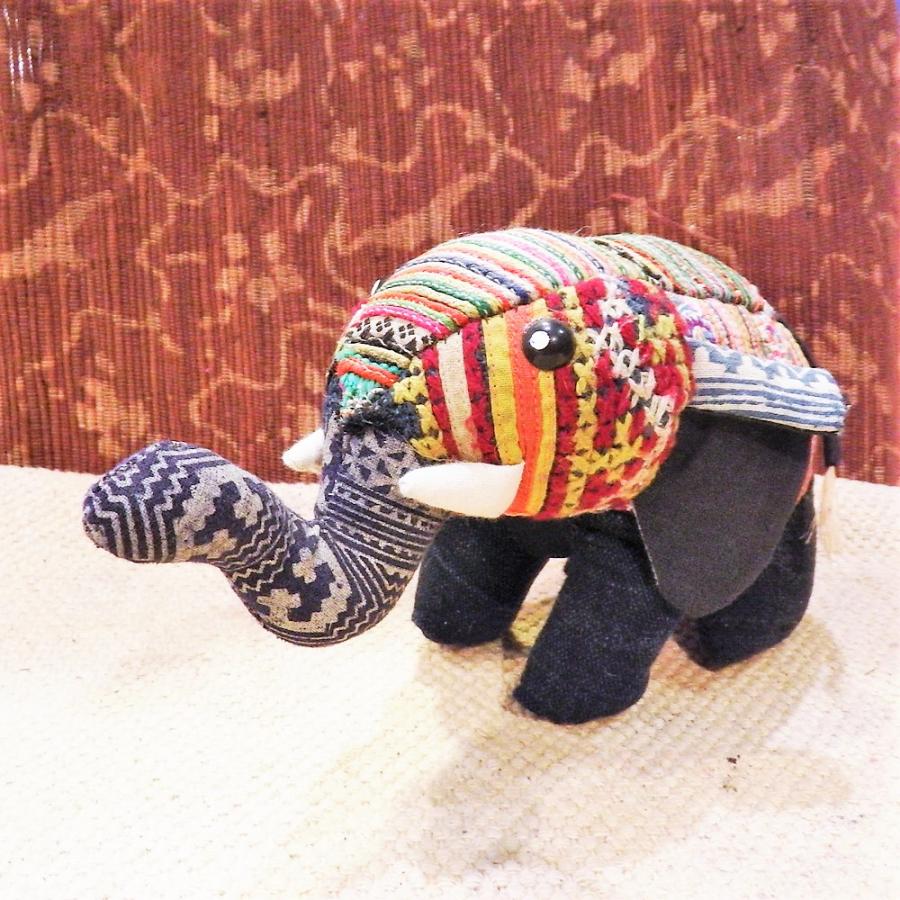 象皮でできた象のタペストリー(額縁付き)