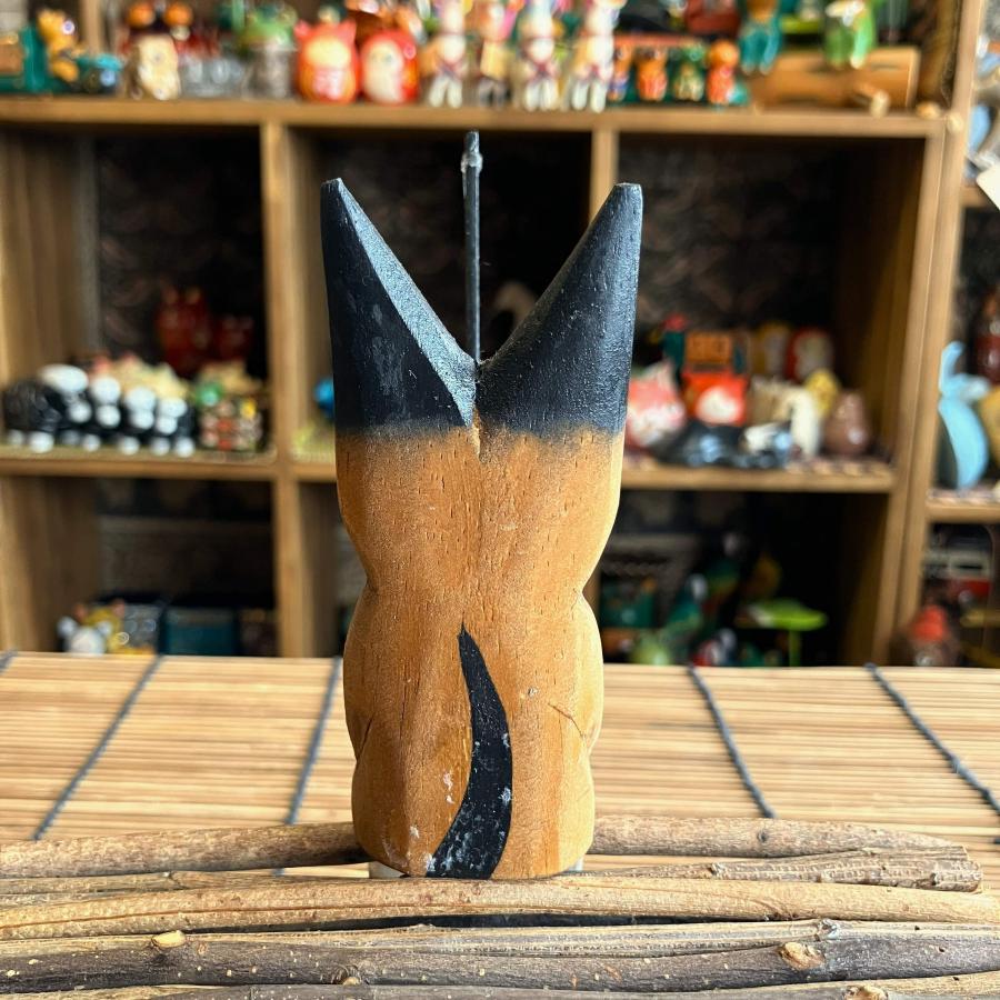 ネコ 置物 猫 オブジェ 木彫り 木製 釣りネコ ブラウン Sサイズ