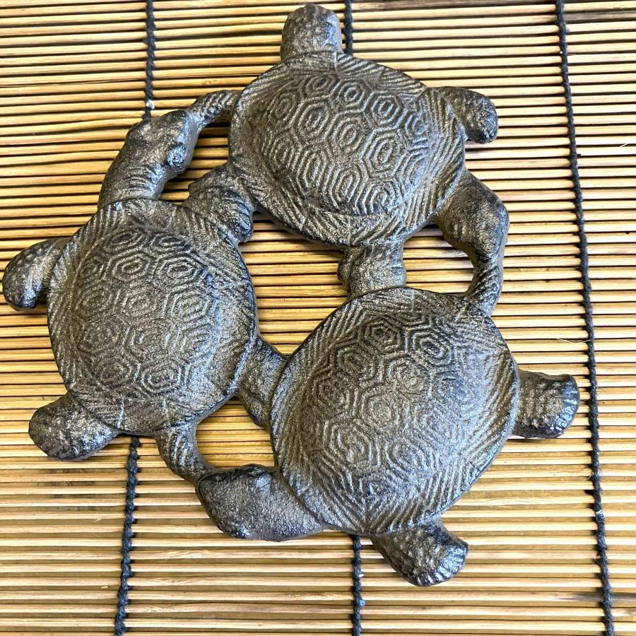 カメ 鍋敷き 鉄製 亀３匹 三亀の敷台 オブジェ 和風 |  | 01