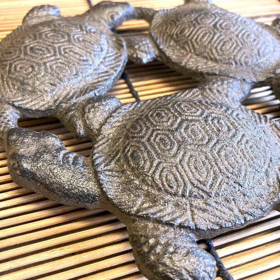 カメ 鍋敷き 鉄製 亀３匹 三亀の敷台 オブジェ 和風 |  | 04