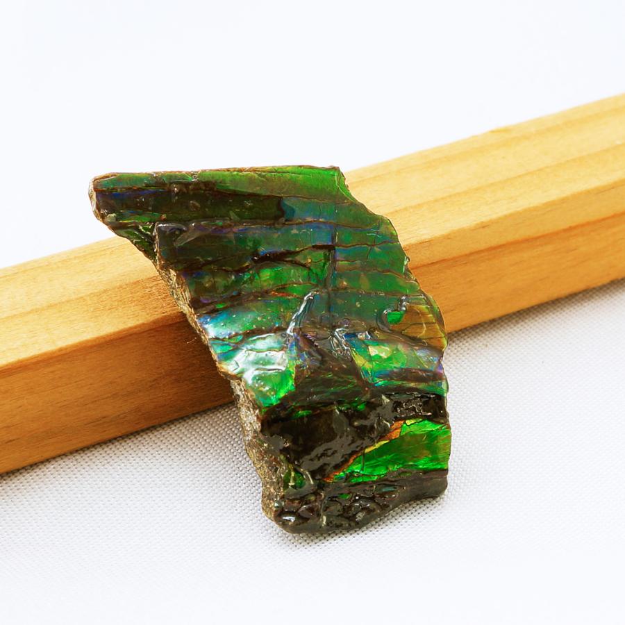 特価品コーナー☆特価品コーナー☆カナダ産 両面アンモライト ルース