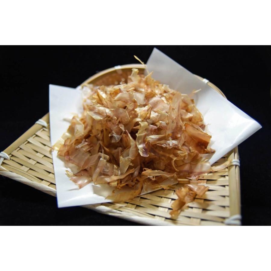 うるめ節 さば節 ＆ 宗田節 削り節 業務用にも 混合節 サバとうるめの混合節 専門店 混合削り節 国産 オリジナルブレンド250g プロ御用達の削り節専門店 |  | 01