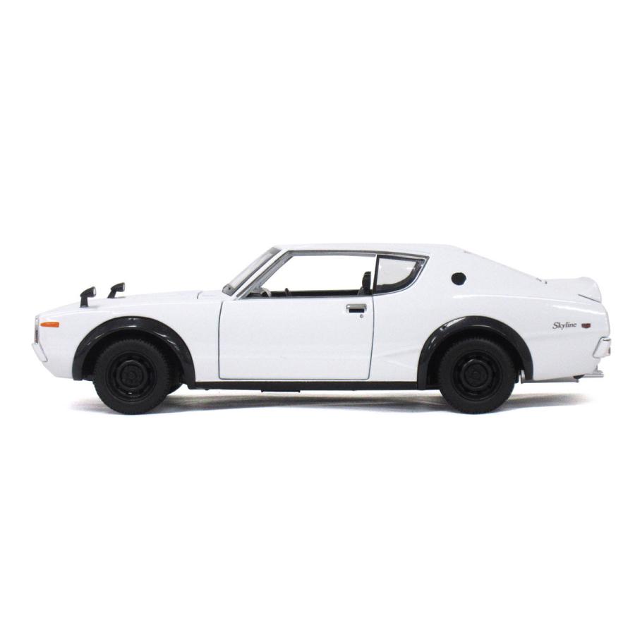 Maisto 1/24 スカイライン 2000GT-R 1973 KPGC110 ケンメリ ホワイト マイスト ミニカー 200-168 :200-168:テンマヤ - 通販 - Yahoo!ショッピング Maisto 1/24 スカイライン 2000GT-R 1973 KPGC110 ケンメリ ホワイト マイスト ミニカー 200-168 :200-168:テンマヤ - 通販 - Yahoo!ショッピング