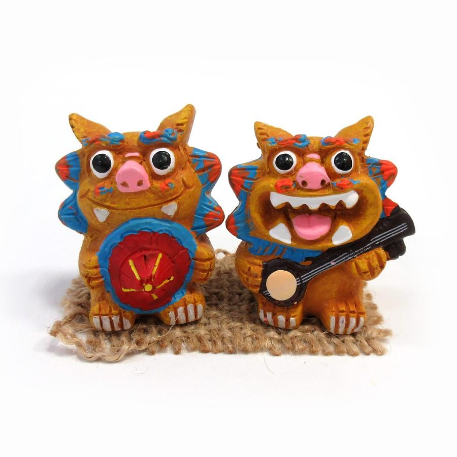 ポリ置物 仲良しシーサー 三線花笠 Mサイズ 沖縄グッズ 8 9 テンマヤ 通販 Yahoo ショッピング