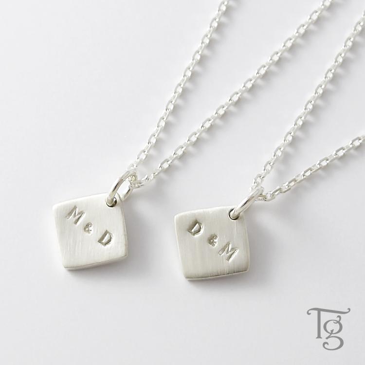 Terraーgratia（テラグラティア） ペアネックレス イニシャル 刻印 打