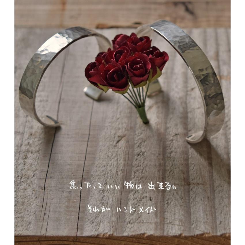 ツチめのバングル(太) ペアバングル ハンドメイド オーダー シルバー 槌目 シンプル 上品 おしゃれ 腕輪 Silver 950 マモる ごつめ ゴツめ 手作り 手づくりの画像