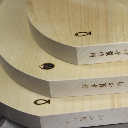 [即購入OK] イチョウのまな板　中華円形　極厚極大　新品未使用　無垢材一枚物 即購入OK] イチョウのまな板 中華円形 極厚極大 新品未使用 無垢材