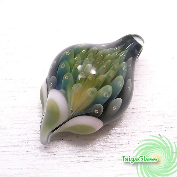 超ポイントバック祭 フラワー 花 Taigaglass タイガグラス パイレックスガラス作品 ブルー Taigaglass ガラスペンダント パイレックス ペンダントトップ メンズアクセサリー
