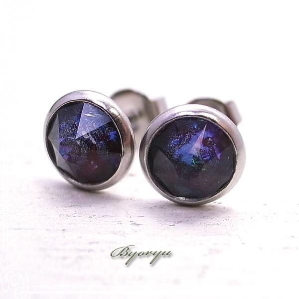 ▼スワロフスキー　一粒ピアス 3mm オパール系　ステンレス 37 ☆スワロフスキーのブラックオパール風ピアス ガラス製 ステンレス