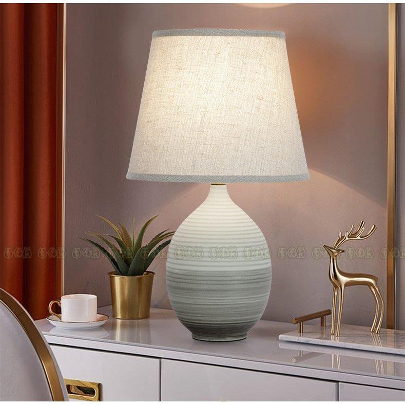 着後レビューで 送料無料 目に優しい 卓上ライト スタンドライト 卓上照明 北欧 おしゃれ Led対応 書斎 寝室 デスクライト テーブルライト ベッドサイドランプ 読書灯 テーブルライト デザイン B Www Collectiviteslocales Fr