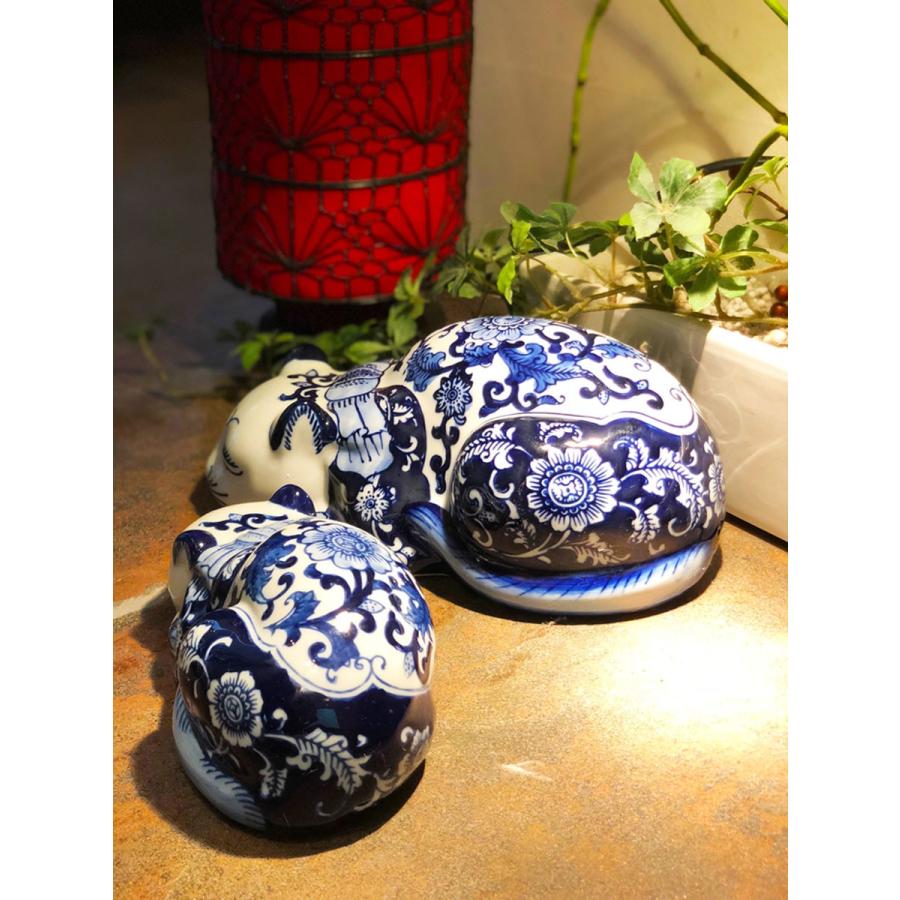 古い有田焼、シノワズリ、猫の置物、アンティーク THE-SECRET-GARDEN シノワズリ ブサカワ 猫 置物 大 青白陶器