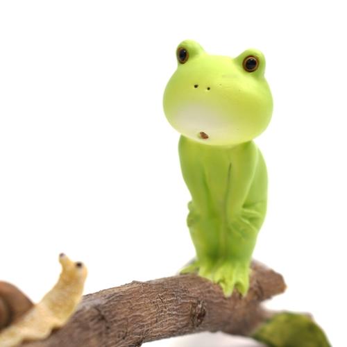 カエル雑貨 カエル 置物 ミニチュア オブジェ 枝にのるカエルとカタツムリ おしゃれ 可愛い 蛙 フロッグ 雑貨屋リエット 通販 Yahoo ショッピング