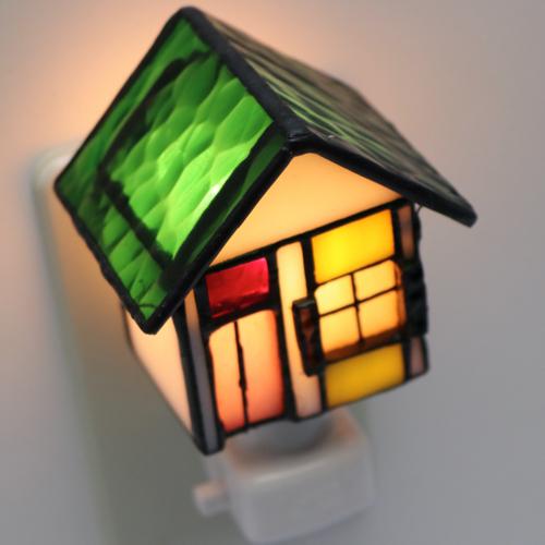 フットライト コンセント ハウス型 家 グリーン ステンドグラス ランプ おしゃれ LED対応 フットランプ ライト｜the-treasure｜02