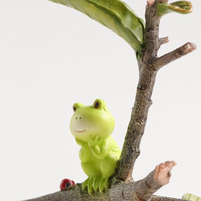 カエル雑貨 ぽっちゃり カエル 置物 ミニチュア オブジェ 枝に座るカエル てんとう虫 おしゃれ 可愛い 蛙 フロッグ Sw137 雑貨屋リエット 通販 Yahoo ショッピング