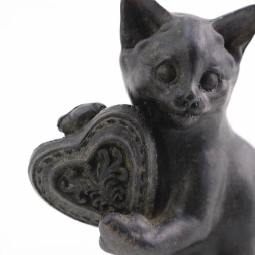猫 置物 猫雑貨 オブジェ ハートを持ったネコ インテリア雑貨 雑貨 最大45 Offクーポン 飾り物 Cat おしゃれ