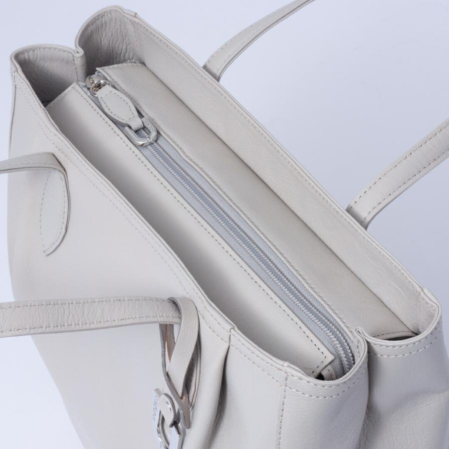 新品★U by ungaro★ユーバイウンガロフォーマルバッグ★オフホワイト白 U by ungaro(ユーバイ ウンガロ) 2L・ルーヴル フォーマル対応