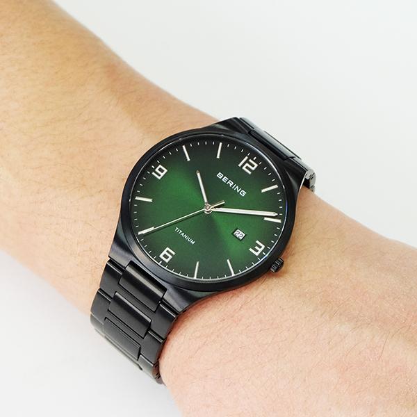 BERING ベーリング TITANIUM Collection スリムフルチタンモデル 15240-728 メンズ 腕時計 クオーツ 電池式  グリーン ブラック 薄い
