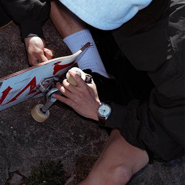 セイコー 5スポーツ EVISEN SKATEBOARDS コラボ SKATEBOARDS 路滑板 SBSA103 メンズ 腕時計 メカニカル 自動巻き 日本製の画像