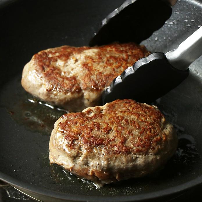 グラスフェッドビーフ 牧草牛100% 生ハンバーグステーキ 150g×2個　ポイント消化 |  | 02