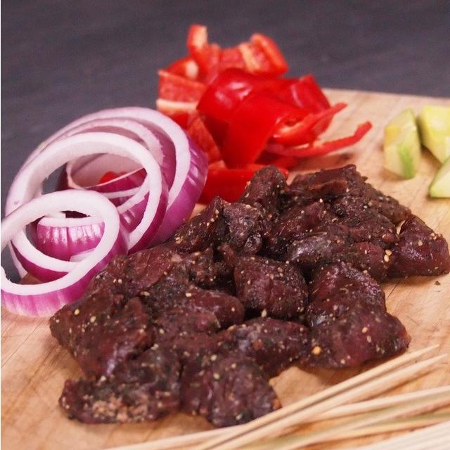 ポイント消化 竹串付き味付けカンガルーキューブ 150g カンガルー肉 肉串 ケバブ | 