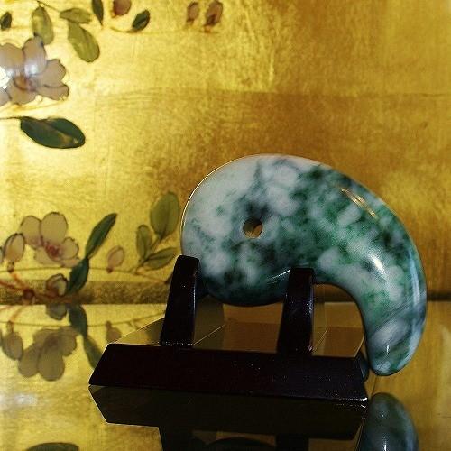 糸魚川翡翠　勾玉　大玉 楽天市場】糸魚川翡翠大勾玉 M04900豊翠 作44mm*28.5mm*16mm