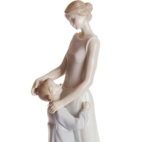 スペイン ・ リヤドロ の 磁器人形 「 大好きな ママ 」 スペイン ・ リヤドロ の 磁器人形 「 大好きな ママ 」