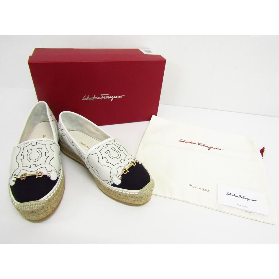 Salvatore Ferragamo スリッポン ローファー 23cm 白